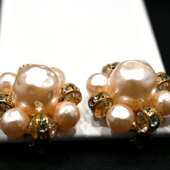 Vintage Lisner Pink Faux Pearl Rhinestone Earrings, Clip-On, Mid-Century, 1950s - Picture 6 of 10